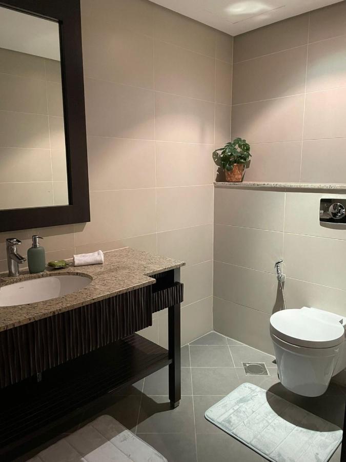 Luxurious 2 Bedroom Apartment In Anantara Hotel And Residences Дубай Екстериор снимка