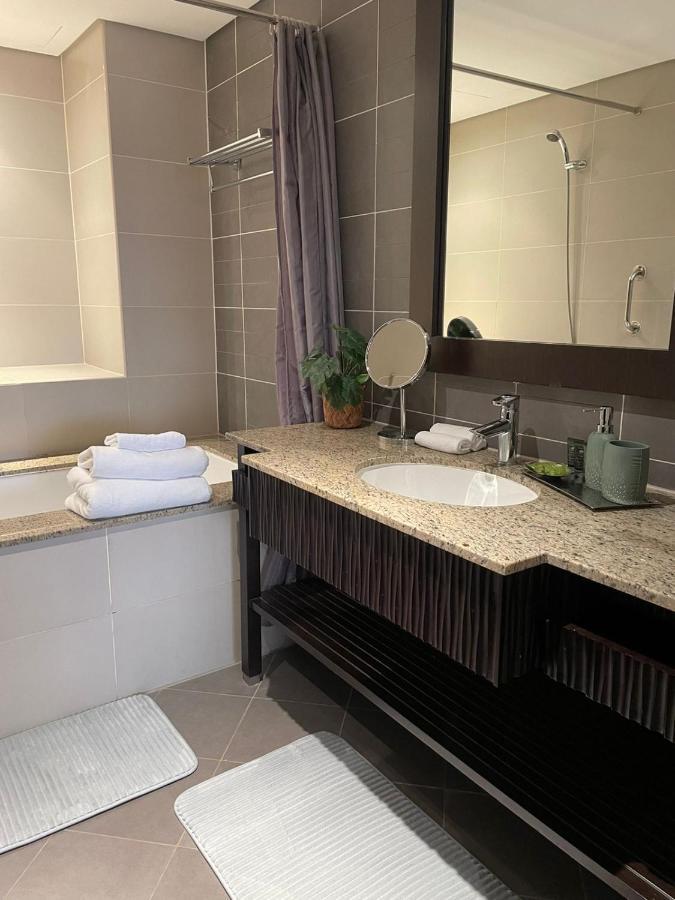 Luxurious 2 Bedroom Apartment In Anantara Hotel And Residences Дубай Екстериор снимка